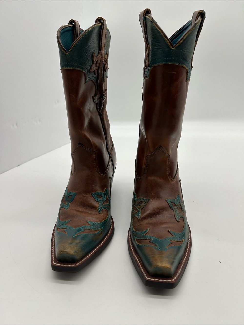 Ariat Women’s Brown Leather Western Boots with Teal wStitching size 5.5